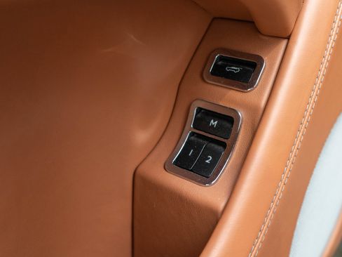 Used 2017 Bentley Bentayga image 13