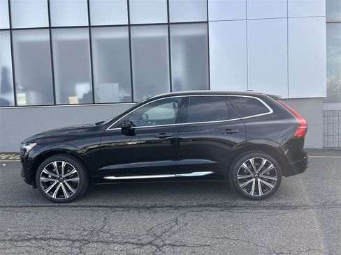 Certified 2023 Volvo XC60 B6 Ultimate w/ Climate Package image 5