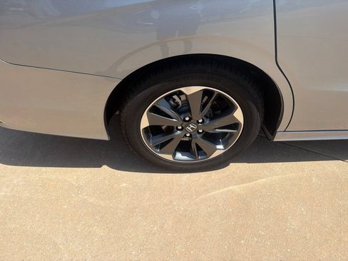Used 2023 Honda Odyssey Elite image 12