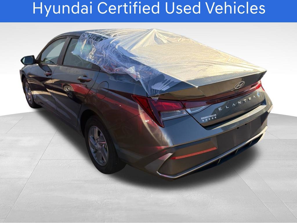 Used 2025 Hyundai Elantra SE FWD image 11