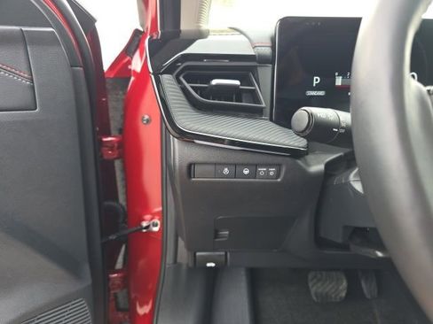 Used 2025 Nissan Kicks SR w/ SR Premium Package AWD/4WD image 23