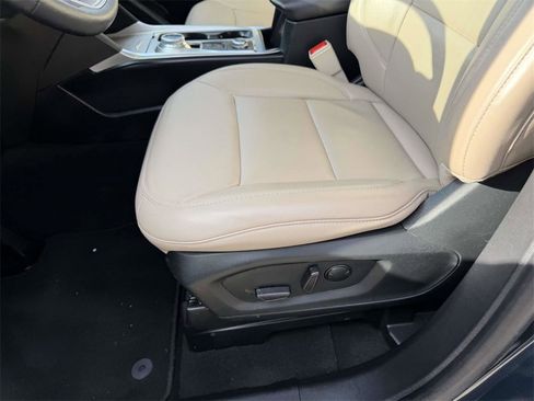 Used 2022 Ford Explorer XLT w/ Equipment Group 202A image 18