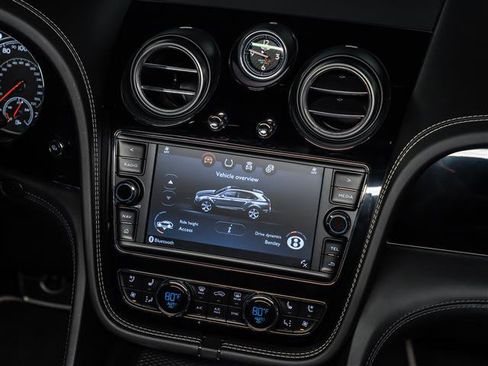 Used 2018 Bentley Bentayga image 28