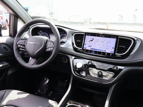 New 2026 Chrysler Pacifica Limited w/ S Appearance Package FWD image 13