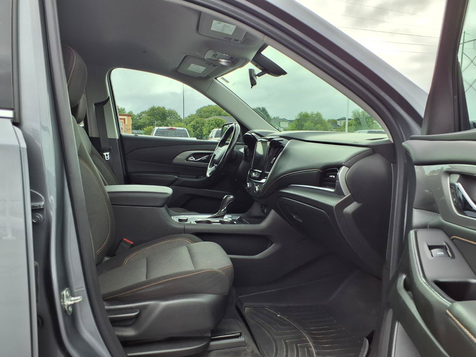 Used 2020 Chevrolet Traverse LT FWD image 26