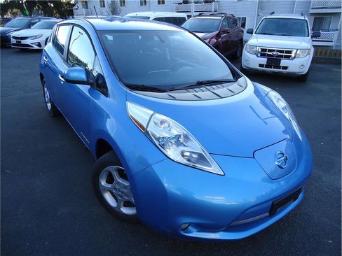 Used 2013 Nissan Leaf SV w/ LED & Quick Charge Pkg image 3