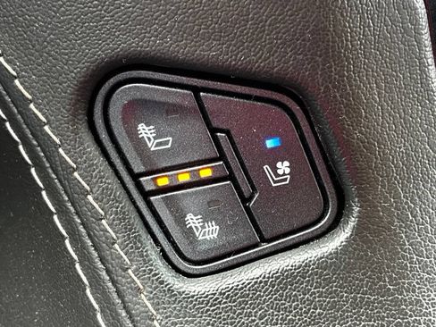 Used 2018 GMC Yukon SLT w/ Open Road Package AWD/4WD image 20