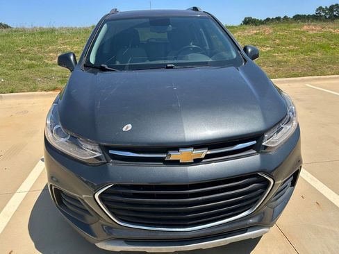 Used 2019 Chevrolet Trax LT w/ Sun & Sound Package FWD image 14