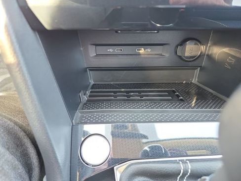 New 2025 Volkswagen Taos SEL image 33