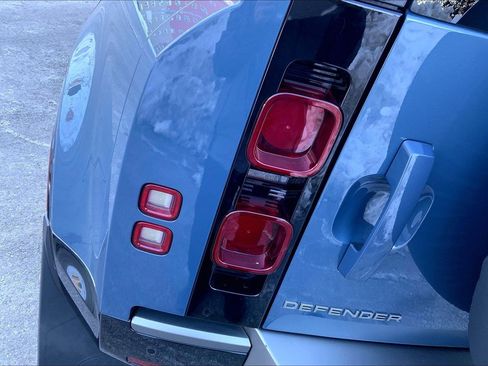 Used 2025 Land Rover Defender 110 X-Dynamic SE image 28