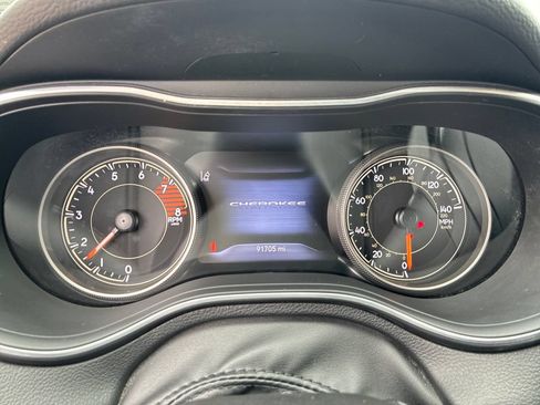 Used 2021 Jeep Cherokee Limited w/ Elite Package AWD/4WD image 26