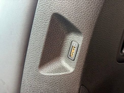 Used 2023 Kia Carnival LX FWD image 24