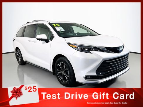 Used 2025 Toyota Sienna Platinum AWD/4WD image 1