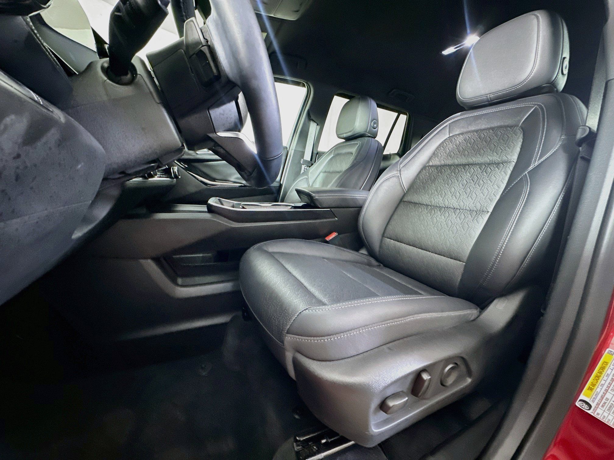 Used 2025 Chevrolet Equinox LT w/ Convenience Package II FWD image 13