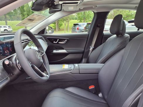 Used 2025 Mercedes-Benz E 350 Sedan image 11