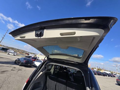 Used 2014 Chrysler Town & Country Touring-L w/ Driver Convenience Group image 37