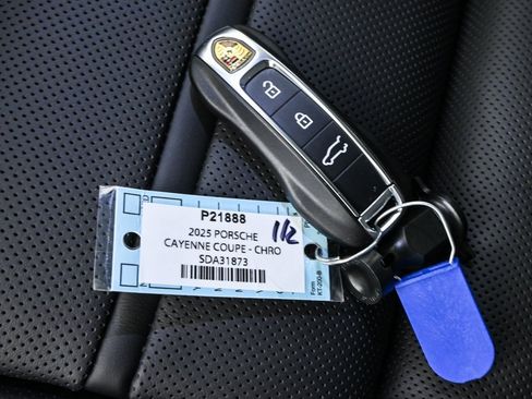 Certified 2025 Porsche Cayenne Coupe image 41