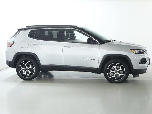 Used 2025 Jeep Compass Limited AWD/4WD image 11