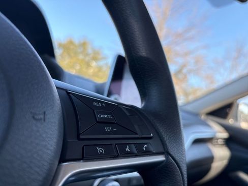 Used 2025 Nissan Altima 2.5 SV image 15