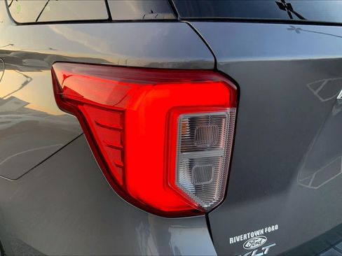 Used 2021 Ford Explorer XLT w/ Equipment Group 202A RWD image 26
