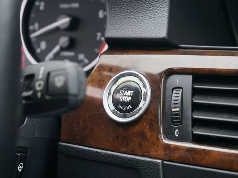 Used 2011 BMW 328i xDrive Sedan AWD/4WD image 22