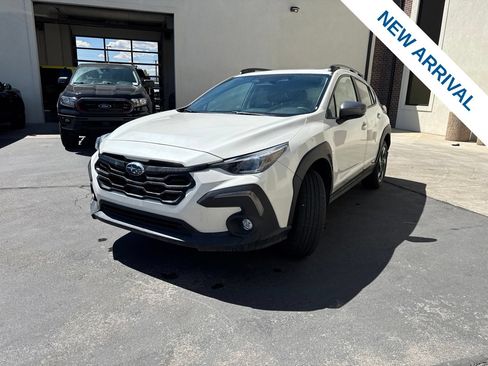 Used 2024 Subaru Crosstrek 2.5i Limited w/ Crosstrek Mirror Package AWD/4WD image 3
