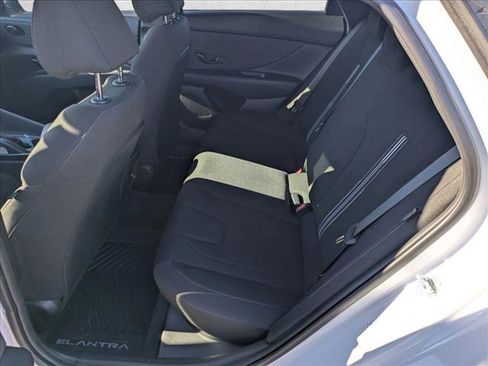 Used 2025 Hyundai Elantra Sport image 17