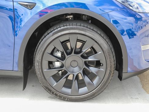 Used 2024 Tesla Model Y Long Range RWD image 10