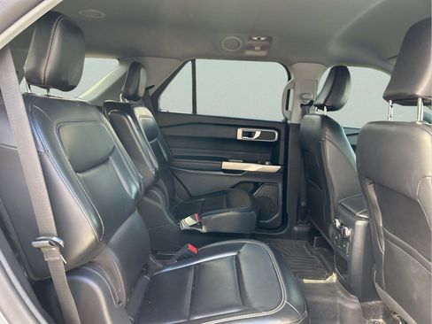 Used 2021 Ford Explorer XLT w/ Equipment Group 202A image 31