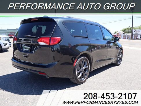 Used 2020 Chrysler Pacifica Touring-L Plus FWD image 22