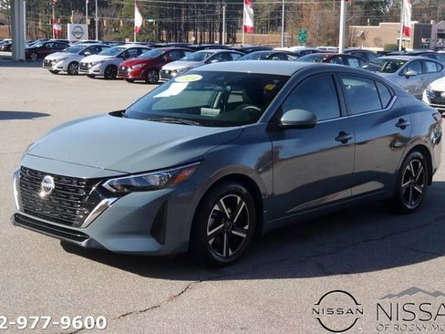Used 2024 Nissan Sentra SV image 3
