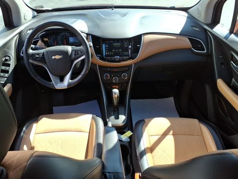 Used 2019 Chevrolet Trax LT w/ LT Convenience Package image 8