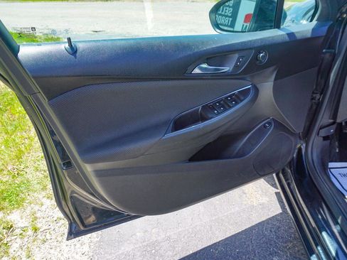 Used 2017 Chevrolet Cruze LT FWD image 26