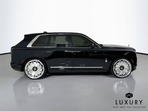Used 2025 Rolls-Royce Cullinan AWD/4WD image 4