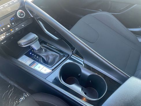 Used 2025 Hyundai Elantra SEL image 41