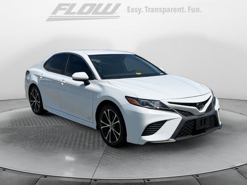 Certified 2019 Toyota Camry SE FWD image 1