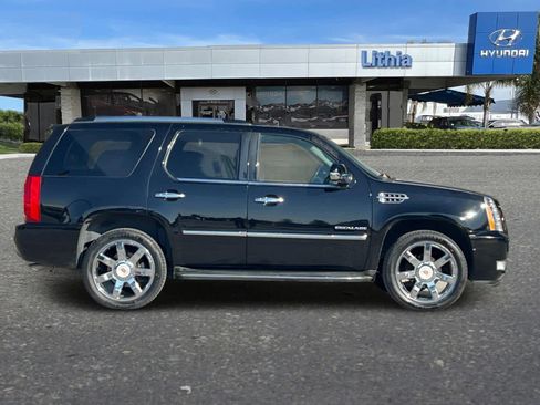 Used 2014 Cadillac Escalade Luxury image 9