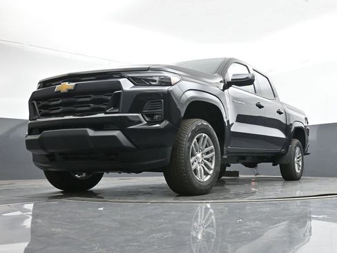 Used 2024 Chevrolet Colorado LT w/ LT Convenience Package III image 9