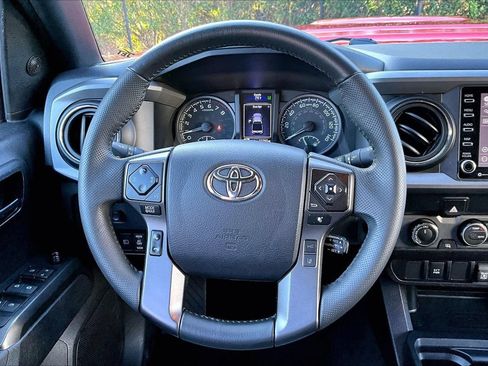 Used 2022 Toyota Tacoma TRD Sport AWD/4WD image 9