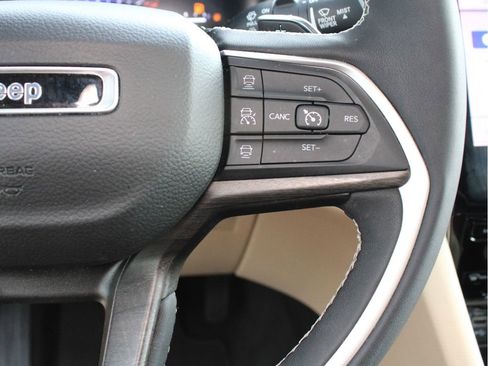 Used 2023 Jeep Grand Cherokee Limited image 17