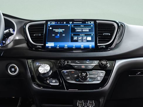 Used 2025 Chrysler Pacifica Select FWD image 15