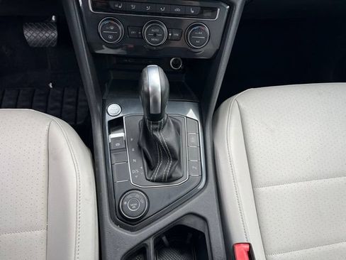 Used 2021 Volkswagen Tiguan SEL AWD/4WD image 18