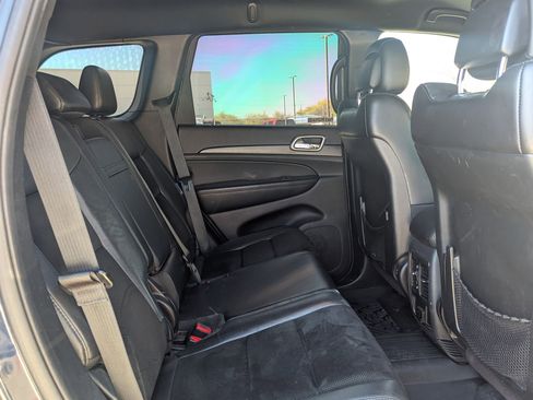 Used 2017 Jeep Grand Cherokee Altitude image 25