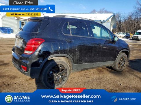 Used 2022 Chevrolet Trax LT w/ Midnight Edition AWD/4WD image 4