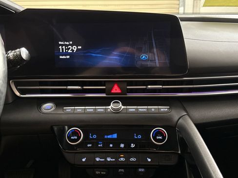 Certified 2023 Hyundai Elantra Limited FWD image 20