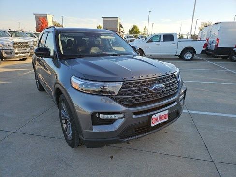 Used 2022 Ford Explorer XLT w/ Equipment Group 202A image 8