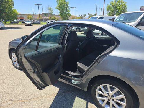 Used 2011 Volkswagen Jetta SE FWD image 11