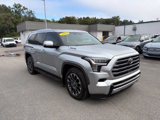 Used 2025 Toyota Sequoia Limited w/ Tow Technology Package AWD/4WD image 8