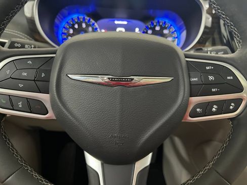 Used 2023 Chrysler Pacifica Limited FWD image 59