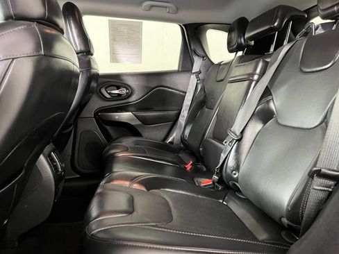 Used 2019 Jeep Cherokee Limited AWD/4WD image 34